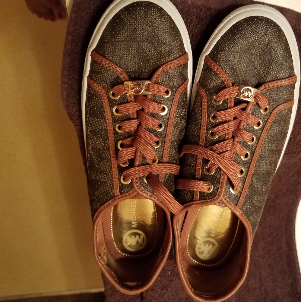* SOLD* Michael Kors Sneakers
